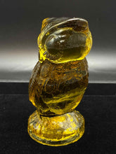 Load image into Gallery viewer, Glass Yellow 1 Piece Figurine