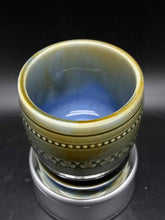 Load image into Gallery viewer, Wade Pottery Shamrock Planter/Urn