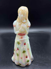 Load image into Gallery viewer, Fenton Glass Iridescent Ivory 1 Piece Figurine