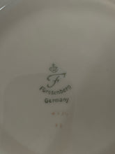 Load image into Gallery viewer, Ivory Porcelain Solid Vase