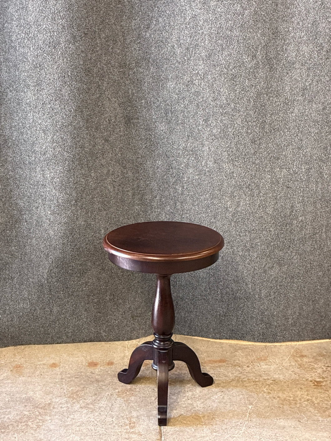 Mahogany Round Pedestal Accent Table