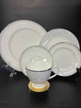Load image into Gallery viewer, Waterford Alana Dinnerware set