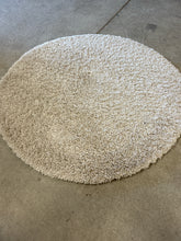 Load image into Gallery viewer, Safavieh 4' Round California Shag Round Throw Rug