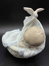 Load image into Gallery viewer, Lladro Figurine