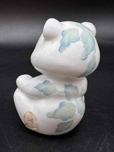 Load image into Gallery viewer, Fenton Glass Vintage Leaf White 1 Piece Figurine