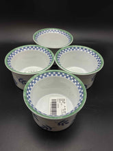 Load image into Gallery viewer, Villeroy &amp; Boch 4 Piece Round Leaf Blue Print Bakeware