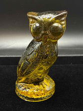 Load image into Gallery viewer, Glass Yellow 1 Piece Figurine