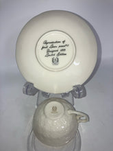 Load image into Gallery viewer, Lenox Porcelain Gold Trim Cream 8 Piece Cup + Saucer