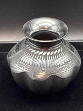 Load image into Gallery viewer, Vase
