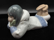 Load image into Gallery viewer, Lladro Porcelain White 1 Piece Figurine
