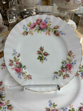 Load image into Gallery viewer, Royal Albert Dinnerware set