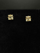 Load image into Gallery viewer, Gold Earrings