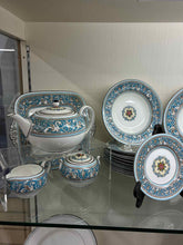 Load image into Gallery viewer, Wedgwood Florentine Dinnerware set