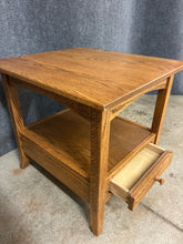 Load image into Gallery viewer, Chiltons Red Oak Side Table With Drawer
