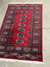 Load image into Gallery viewer, Traditional Bokhara Design Accent Rug