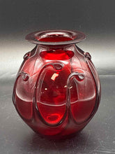 Load image into Gallery viewer, Ruby Vase