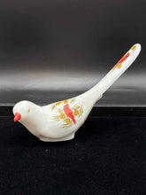 Load image into Gallery viewer, Fenton Glass Vintage Bird White 1 Piece Figurine