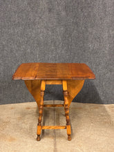 Load image into Gallery viewer, Vintage Traditional Gateleg Side Table
