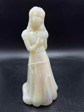 Load image into Gallery viewer, Fenton Glass Vintage Iridescent Ivory 1 Piece Figurine