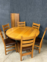 Load image into Gallery viewer, Stickley Mission Oak Round Extension Dining Table with 6 Chairs &amp; 3 Leaves
