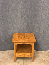 Load image into Gallery viewer, Chiltons Red Oak Side Table With Drawer