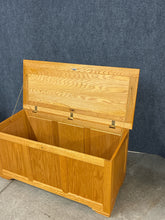 Load image into Gallery viewer, Solid Oak Trunk
