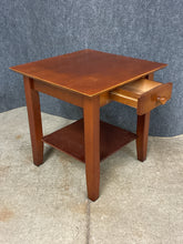 Load image into Gallery viewer, Traditional One-Drawer End Table