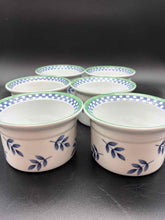 Load image into Gallery viewer, Villeroy &amp; Boch 6 Piece Round Leaf Blue Print Bakeware