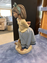 Load image into Gallery viewer, Lladro Porcelain Figurine