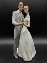 Load image into Gallery viewer, Lladro Figurine