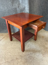 Load image into Gallery viewer, Traditional One-Drawer End Table