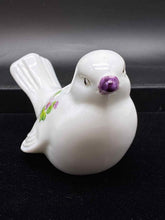 Load image into Gallery viewer, Fenton Glass Vintage Floral White 1 Piece Figurine
