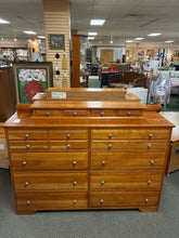 Load image into Gallery viewer, Country Woods Dresser