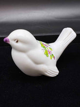 Load image into Gallery viewer, Fenton Glass Vintage Floral White 1 Piece Figurine