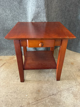 Load image into Gallery viewer, Traditional One-Drawer End Table