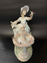 Load image into Gallery viewer, Lladro Figurine