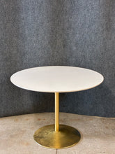 Load image into Gallery viewer, Modern Round Pedestal Dining Table