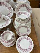 Load image into Gallery viewer, Wedgwood Dinnerware set