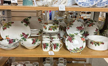 Load image into Gallery viewer, Royal Doulton Fruit White Dinnerware set