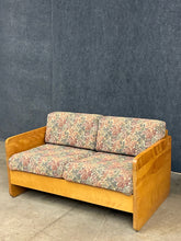 Load image into Gallery viewer, Pompanoosuc Mills Loveseat with Floral Cushions