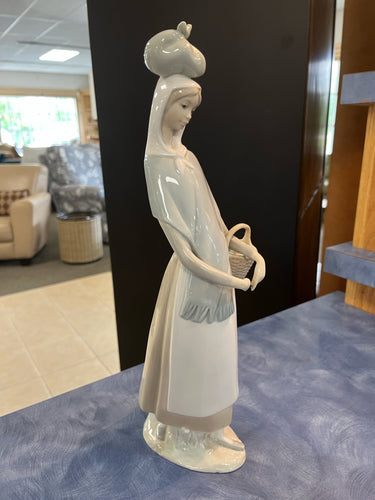Lladro Porcelain Figurine