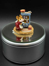 Load image into Gallery viewer, Resin Multi-Color 1 Piece Figurine