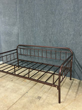 Load image into Gallery viewer, Metal Twin Daybed Frame