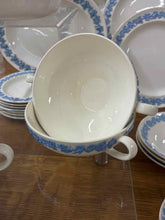 Load image into Gallery viewer, Wedgwood Dinnerware set