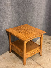 Load image into Gallery viewer, Chiltons Red Oak Side Table With Drawer