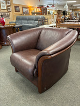 Load image into Gallery viewer, Ekornes "Manhattan" Leather Chair