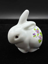 Load image into Gallery viewer, Fenton Glass Vintage Iridescent White 1 Piece Figurine