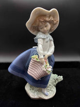 Load image into Gallery viewer, Lladro Porcelain Multi-Color 1 Piece Figurine