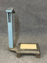 Load image into Gallery viewer, Antique Grain Scale